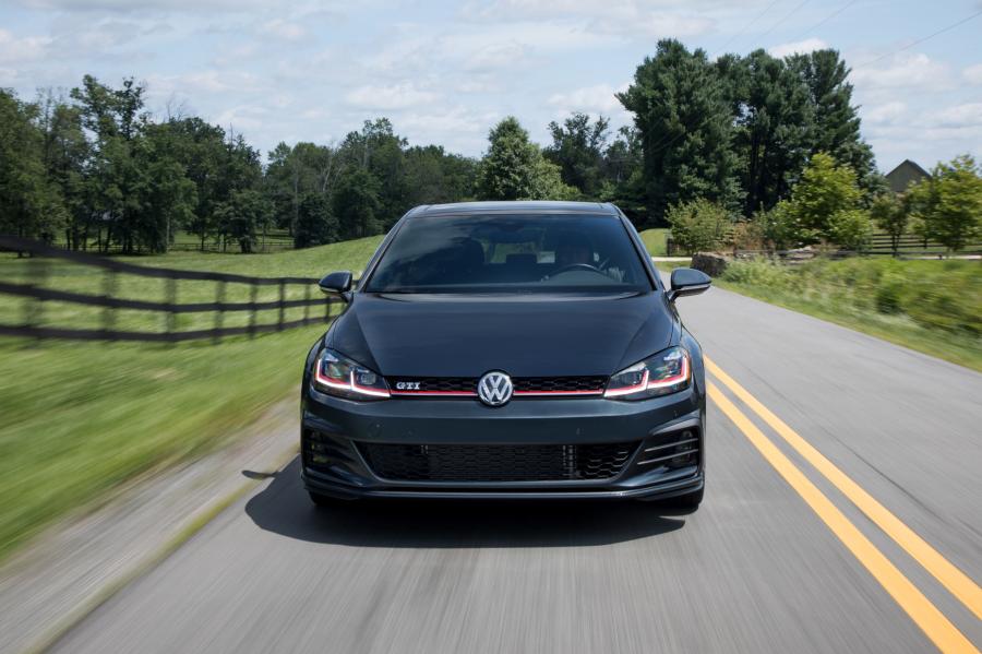  Volkswagen Golf GTI 5-Door (Typ 5G) 2017 года  (NA) (фото 15 из 41)